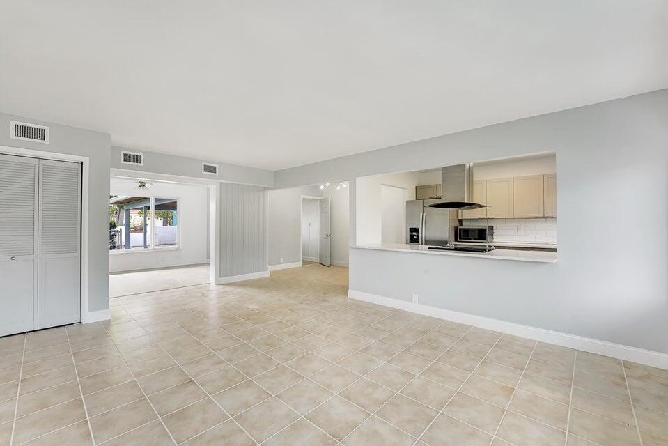 208 Northwest 1st Street Boynton Beach, FL 33435 - Photo 6 of 25 20250710171902545073000000-o
