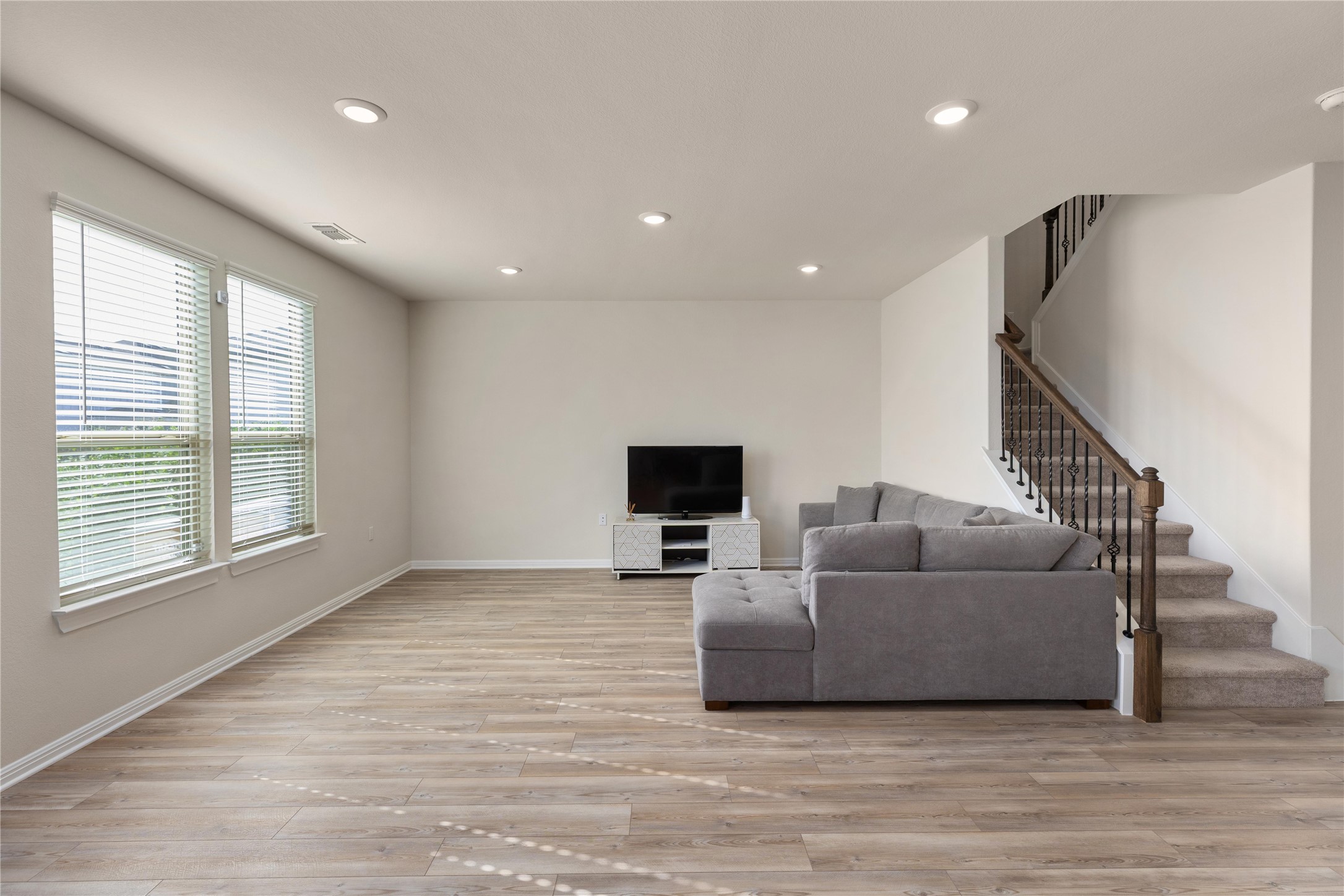 5513 Durango Pass Austin, TX 78724 - Photo 5 of 31 a living room with furniture and a flat screen tv