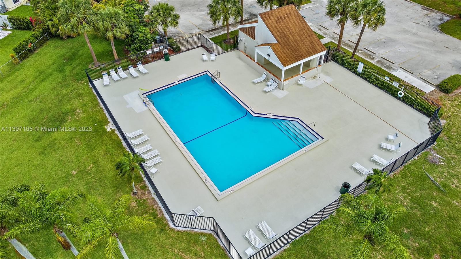 169 Greentree Circle Jupiter, FL 33458 - Photo 26 of 38 an aerial view of a backyard