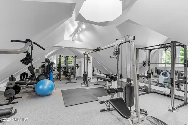 $8,250,000 | 34 Carrington Drive, Greenwich, CT 06831