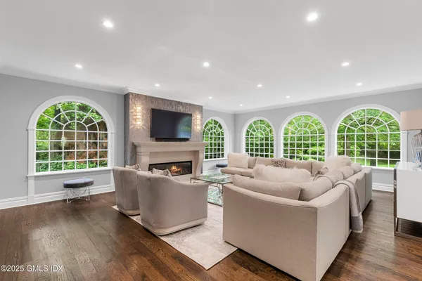 $8,250,000 | 34 Carrington Drive, Greenwich, CT 06831
