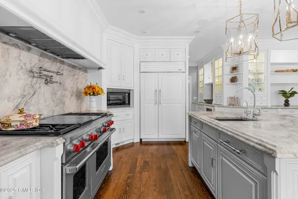 $8,250,000 | 34 Carrington Drive, Greenwich, CT 06831