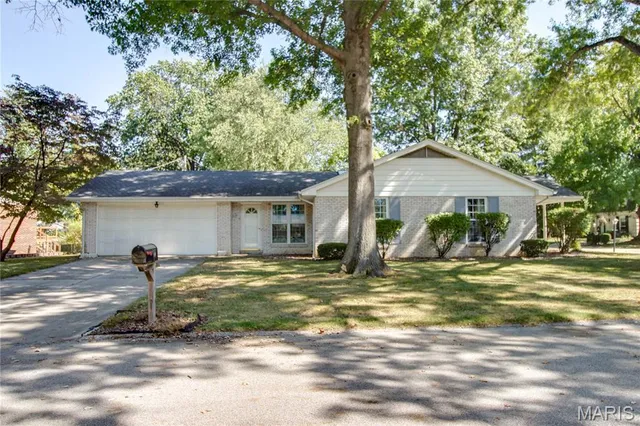$219,000 | 1012 Richard Drive, Godfrey, IL 62035