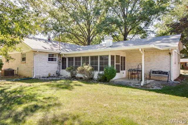 $219,000 | 1012 Richard Drive, Godfrey, IL 62035