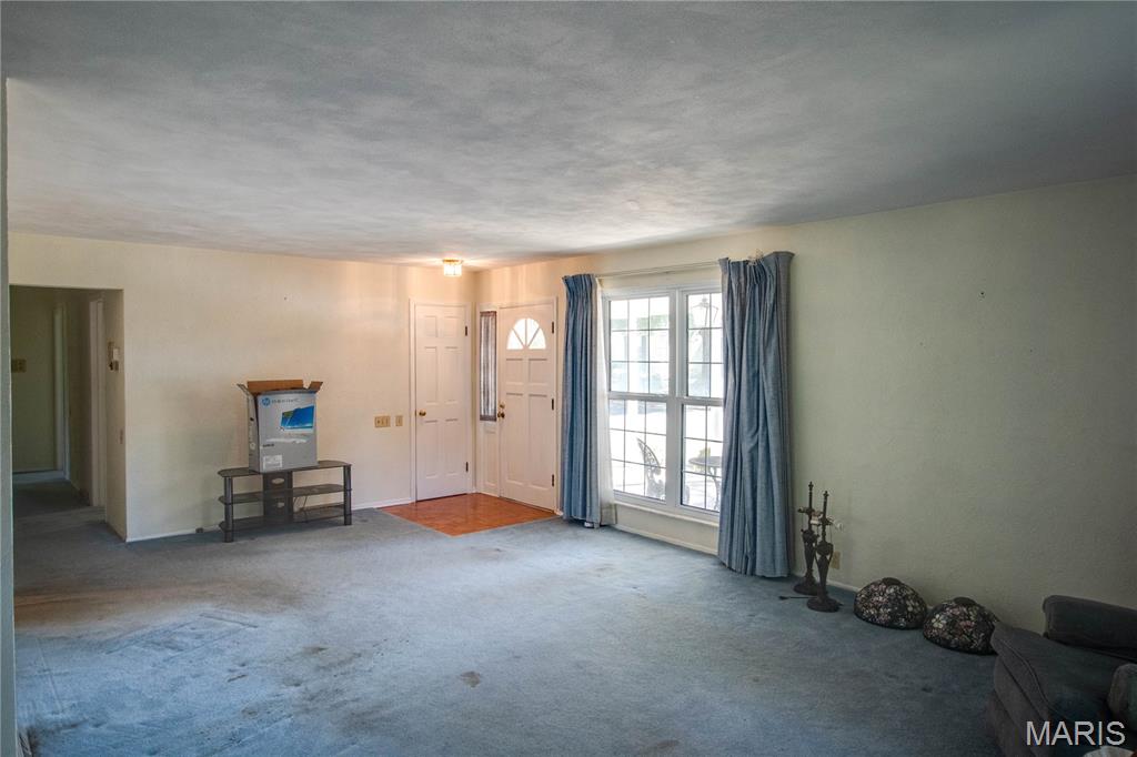 1012 Richard Drive Godfrey, IL 62035 - Photo 4 of 33