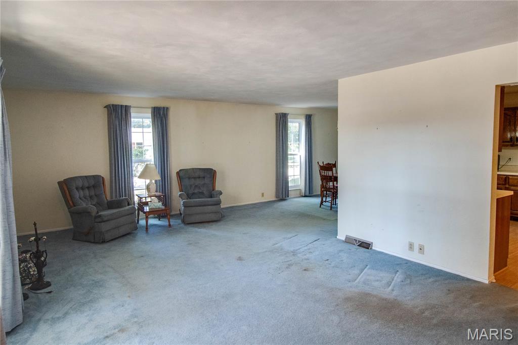 1012 Richard Drive Godfrey, IL 62035 - Photo 5 of 33