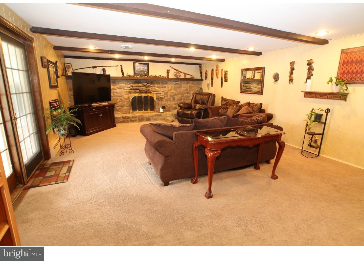 989 Ashton Road Bensalem, PA 19020 - Photo 22 of 25 Family Room
