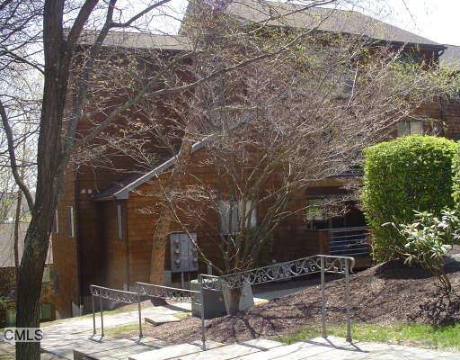 166 Old Brookfield Road, Unit 181 Danbury, CT 06811 - Photo 1 of 1 a backyard of a house with lots of green space