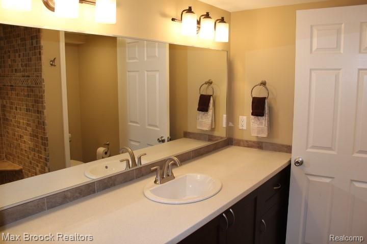 9105 Commerce Road Commerce Township, MI 48382 - Photo 44 of 60 IMG_3011.JPG