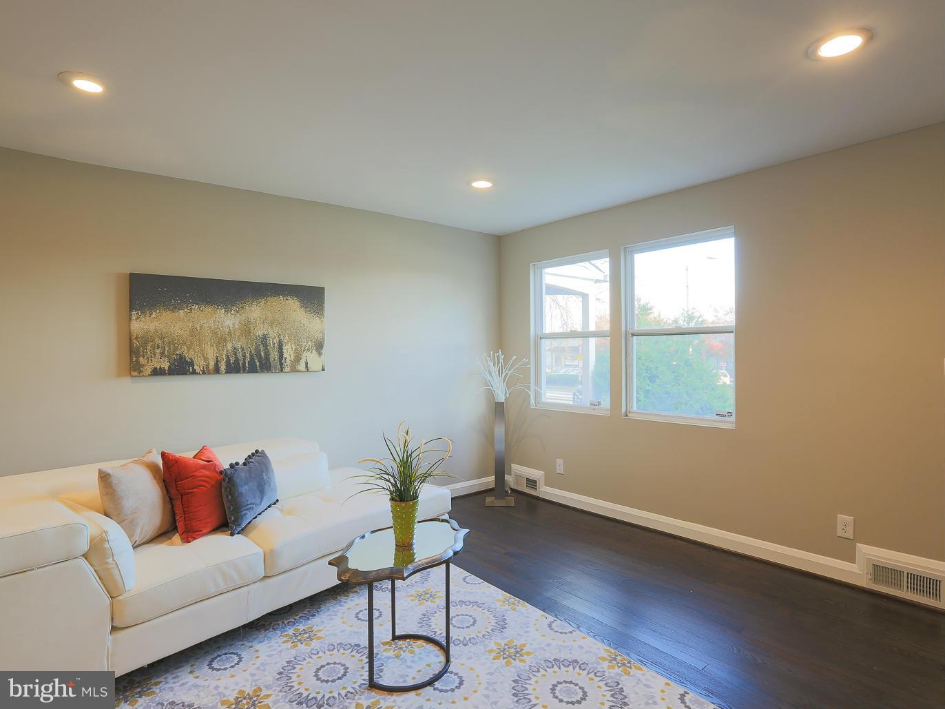 1412 East Cold Spring Lane Baltimore, MD 21239 - Photo 18 of 30 Living Room