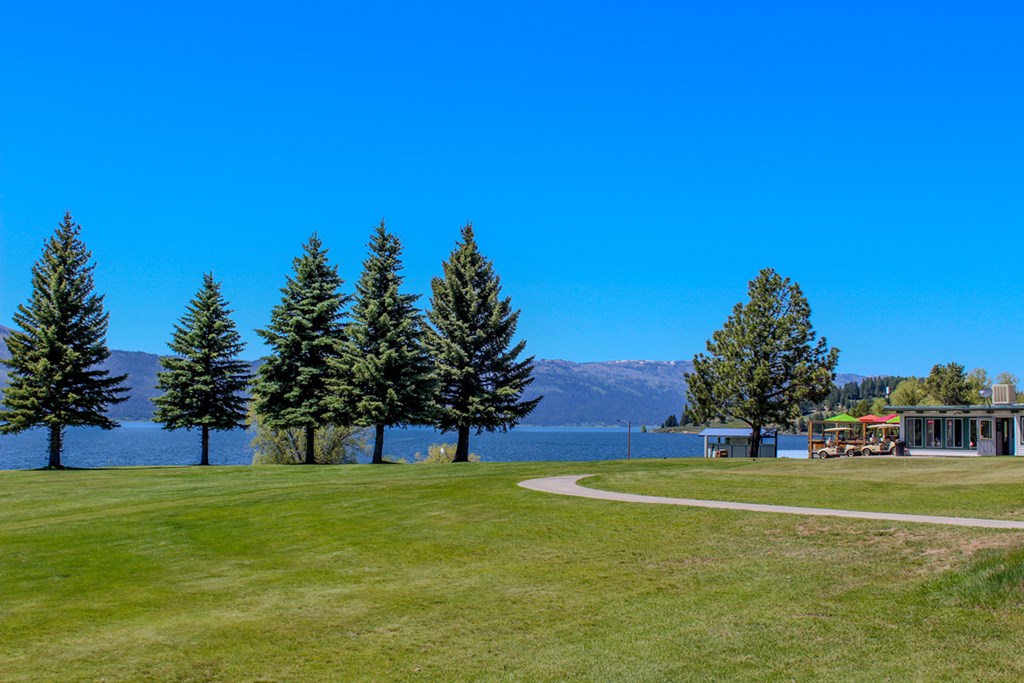 507 Jeffrey Avenue, Unit 2 Cascade, ID 83611 - Photo 13 of 19 Golf Course & Restaurant