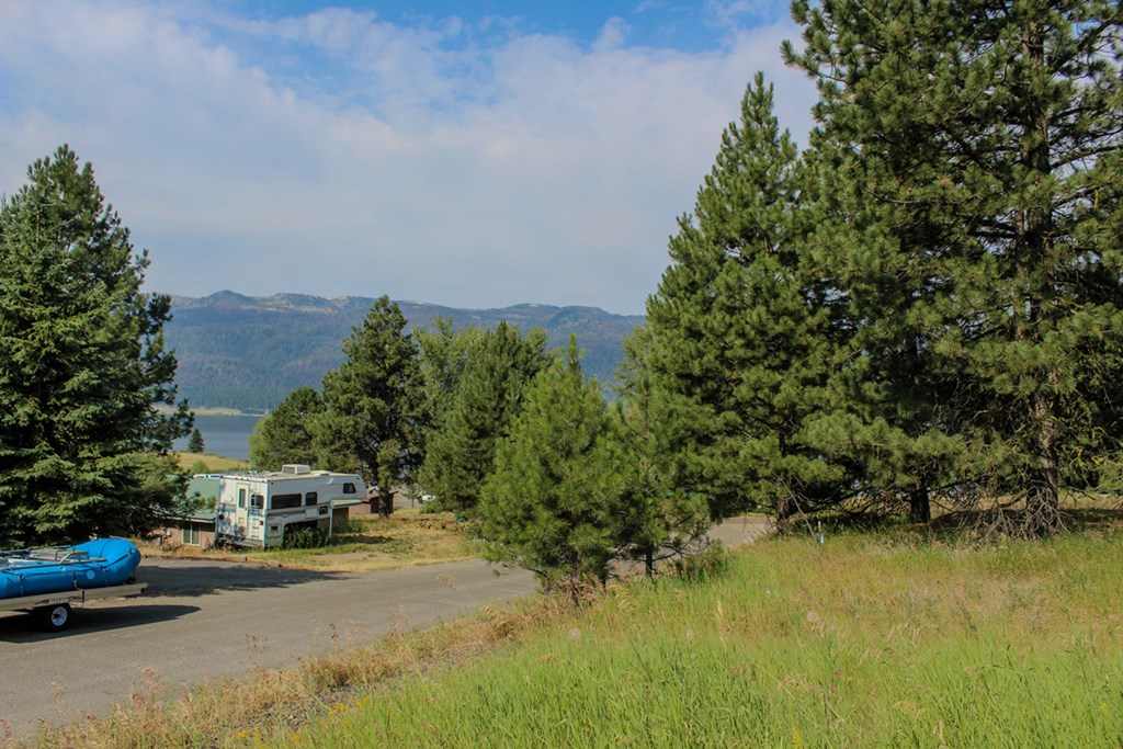 507 Jeffrey Avenue, Unit 2 Cascade, ID 83611 - Photo 10 of 19 Standing at Southeast Corner