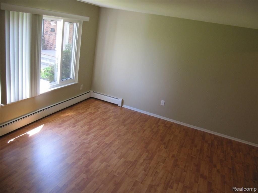 1141 Tienken Court, Unit 21 Rochester, MI 48306 - Photo 7 of 18 Living room