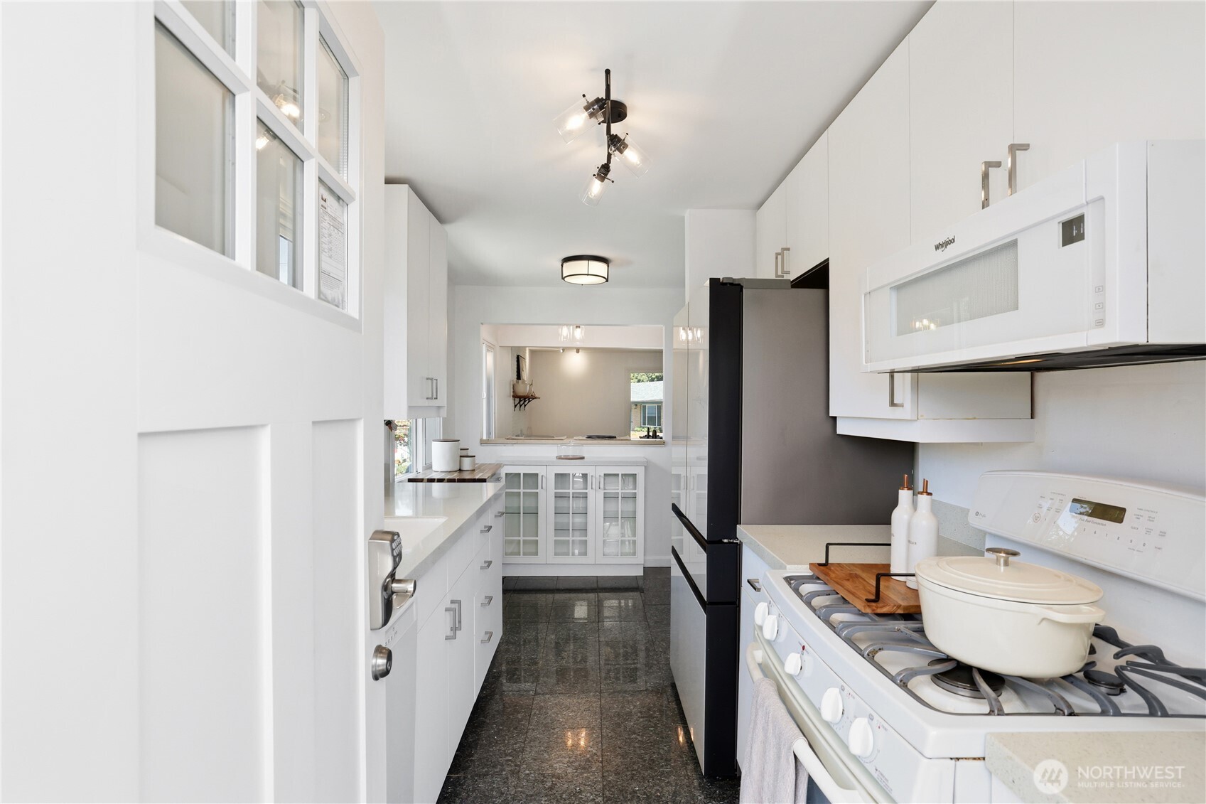 8605 46th Avenue Southwest Seattle, WA 98136 - Photo 12 of 39