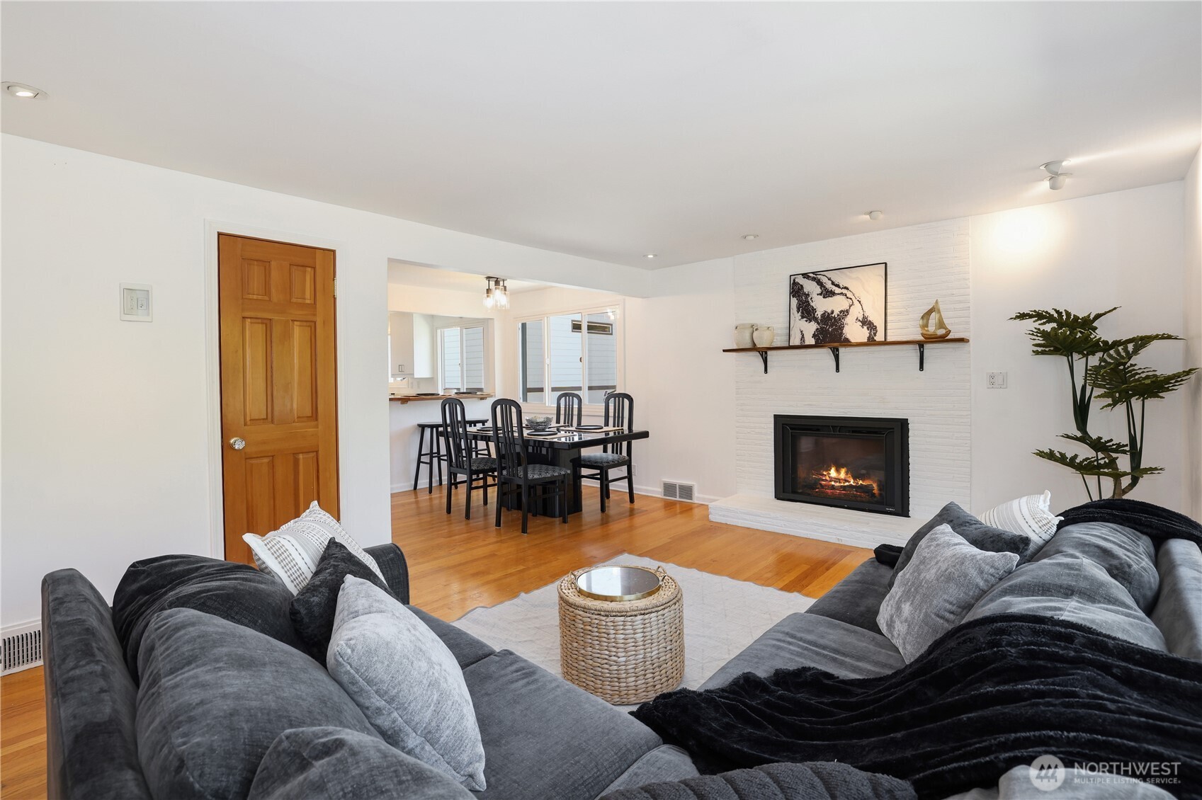 8605 46th Avenue Southwest Seattle, WA 98136 - Photo 3 of 39