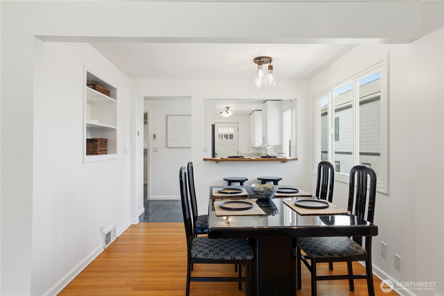 8605 46th Avenue Southwest Seattle, WA 98136 - Photo 5 of 39