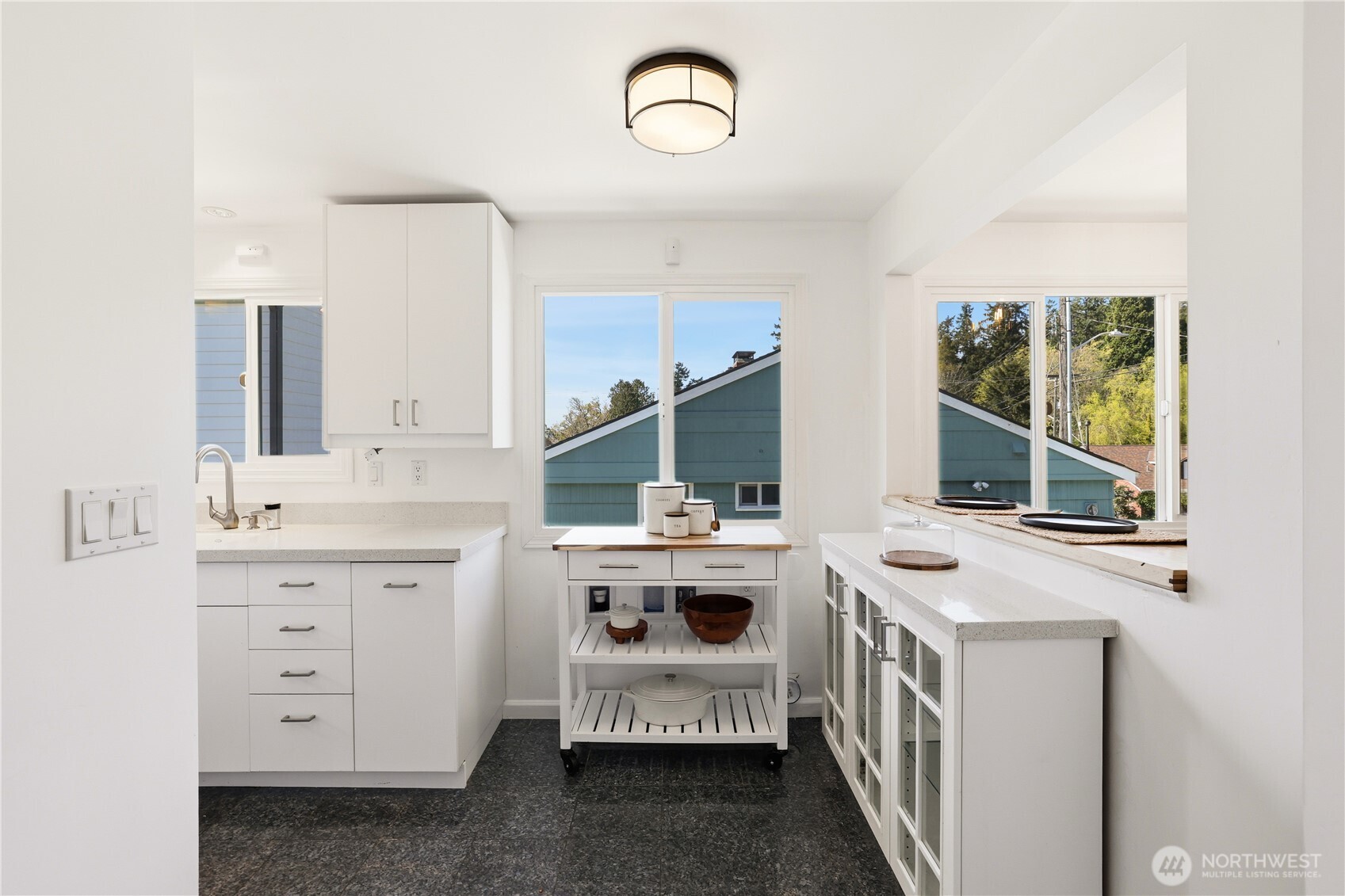 8605 46th Avenue Southwest Seattle, WA 98136 - Photo 7 of 39