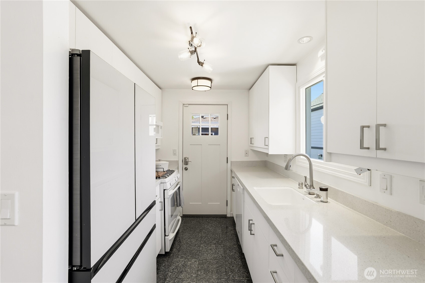 8605 46th Avenue Southwest Seattle, WA 98136 - Photo 8 of 39