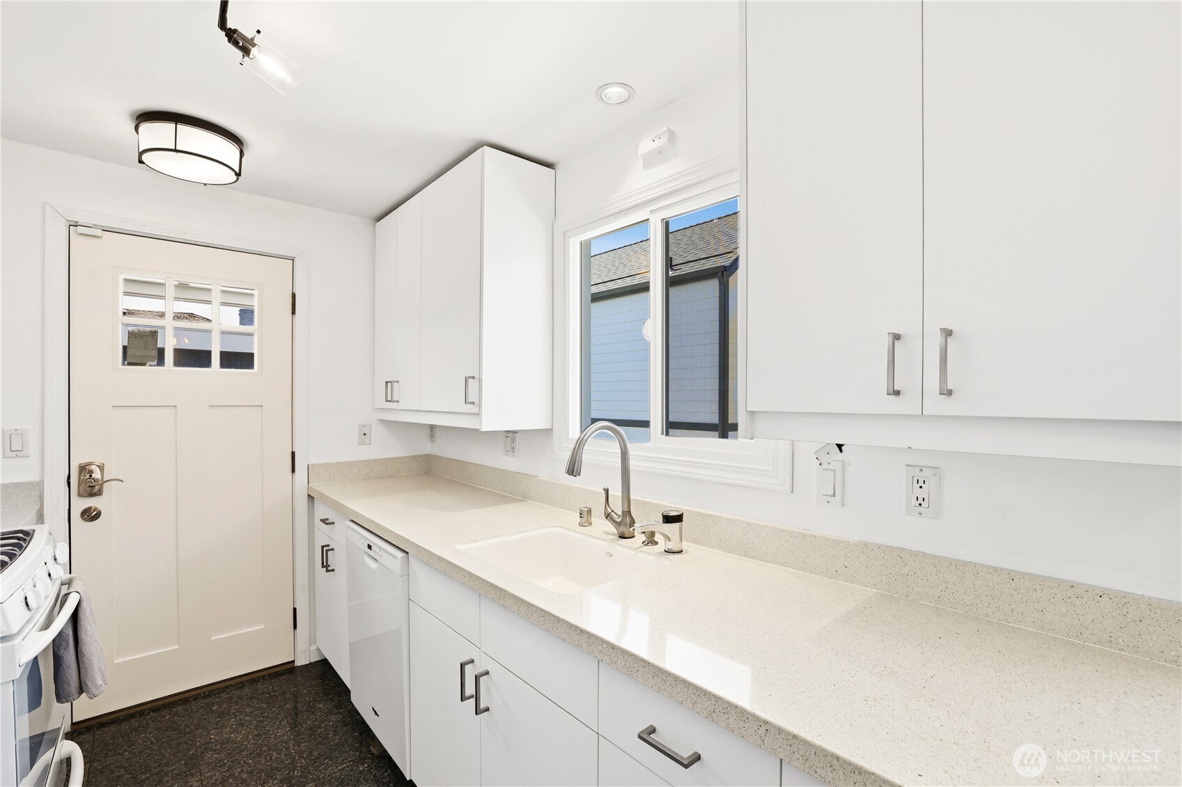 8605 46th Avenue Southwest Seattle, WA 98136 - Photo 9 of 39