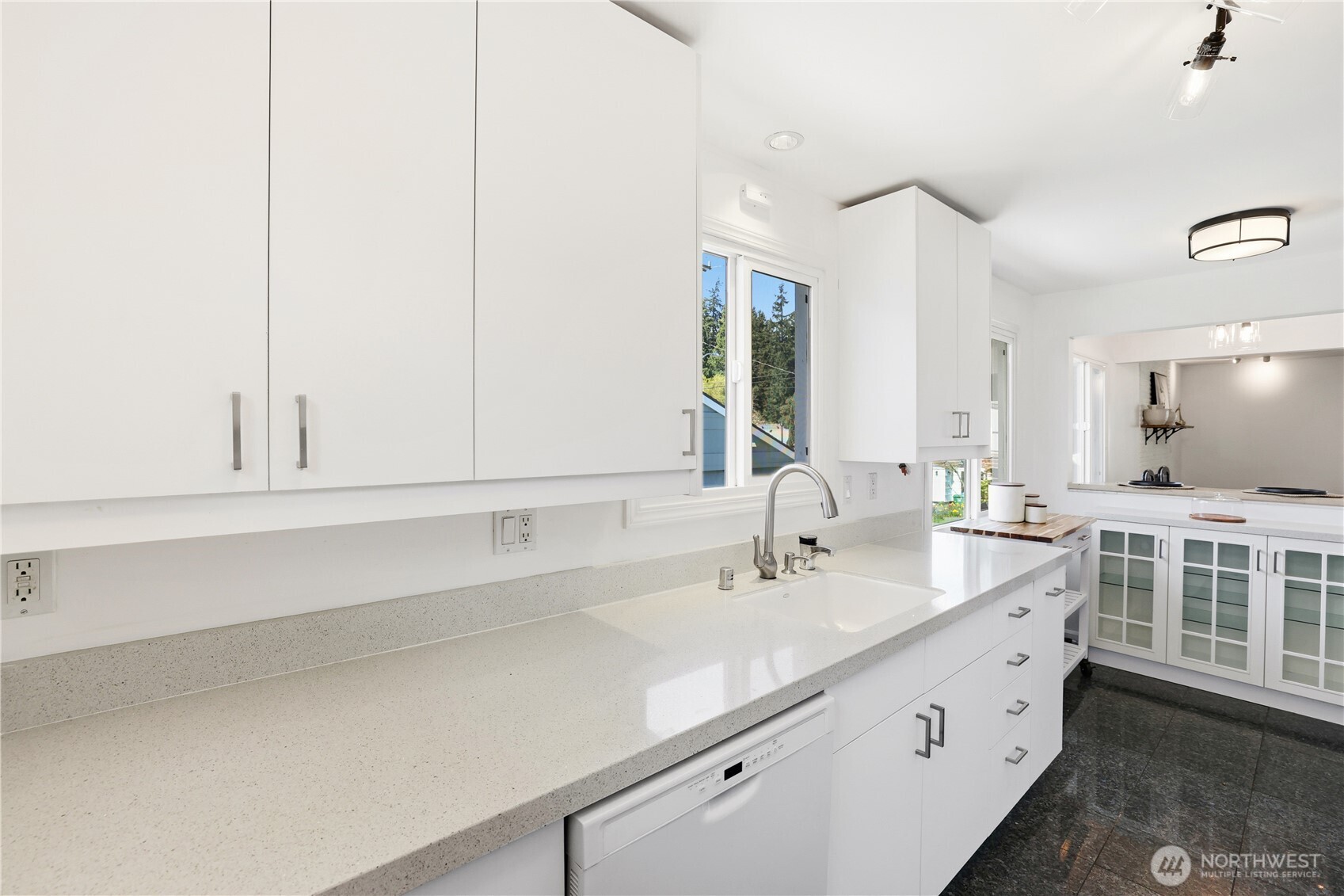 8605 46th Avenue Southwest Seattle, WA 98136 - Photo 10 of 39