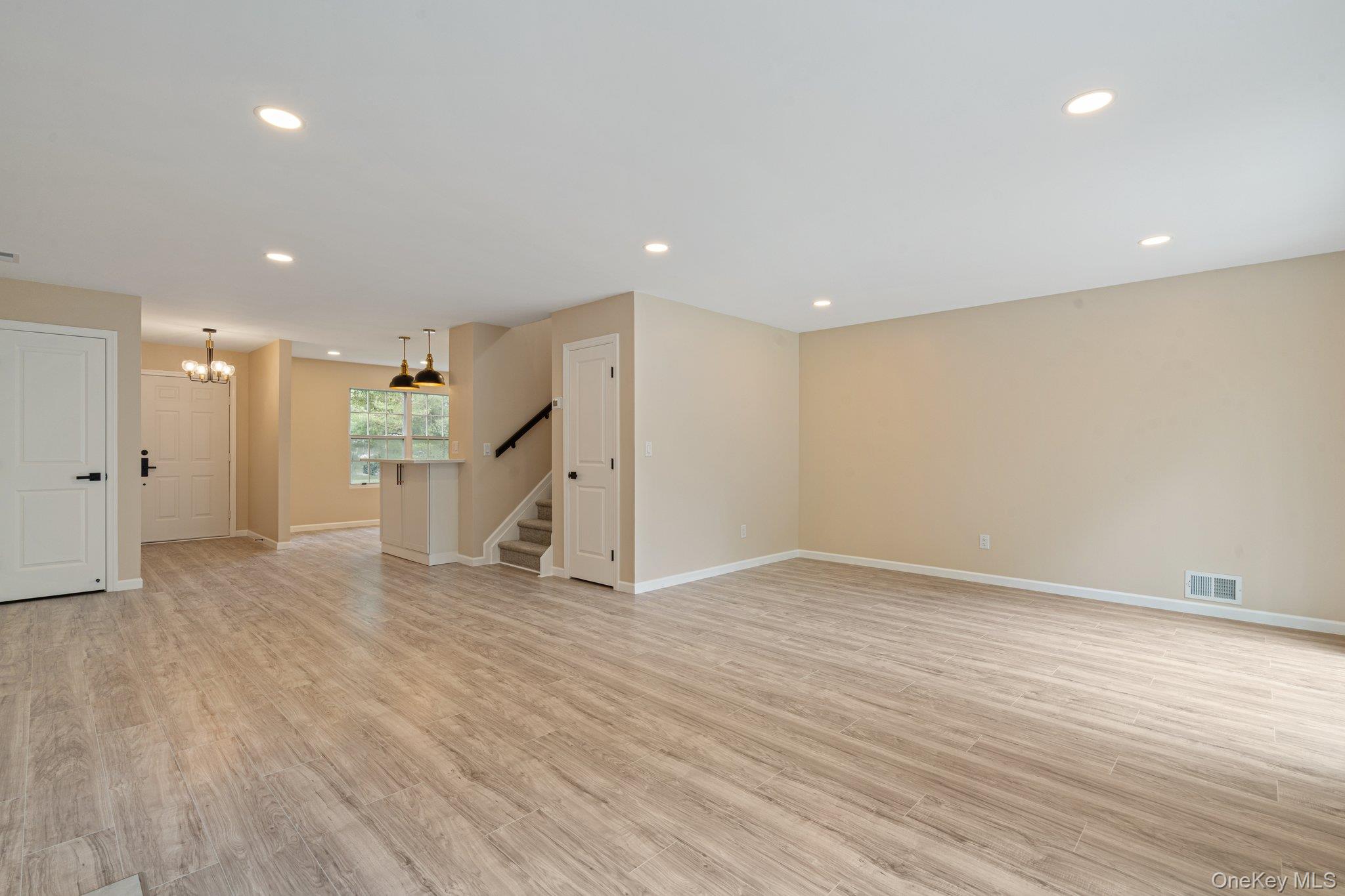 6 Doe Path Coram, NY 11727 - Photo 6 of 35