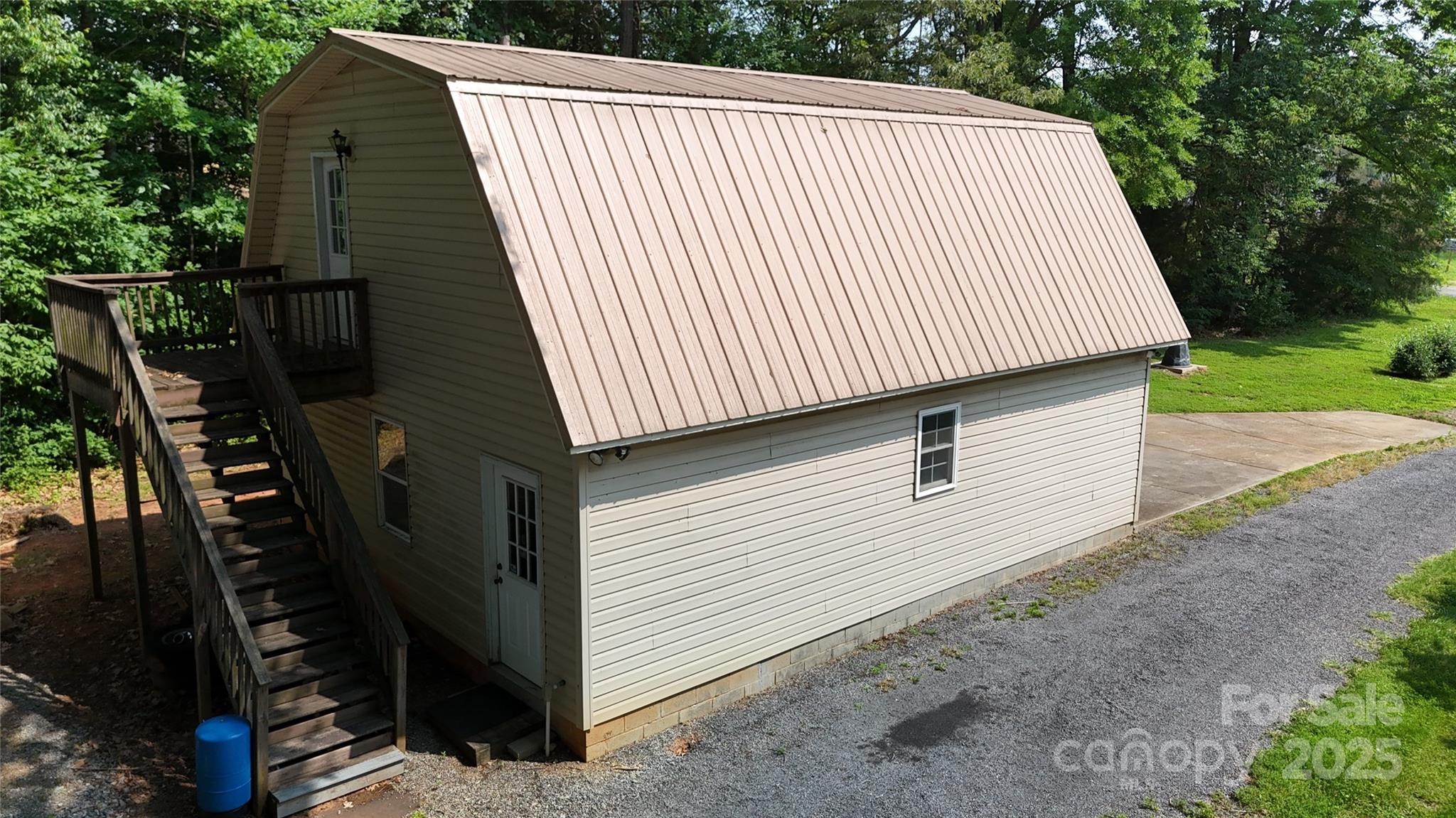 8112 Blackwood Road Denver, NC 28037 - Photo 5 of 19 a backyard of a house