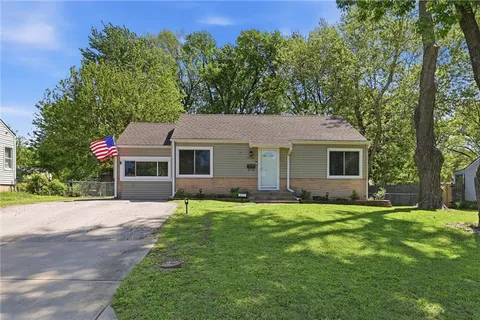 $299,000 | 8233 Woodward, Overland Park, KS 66204