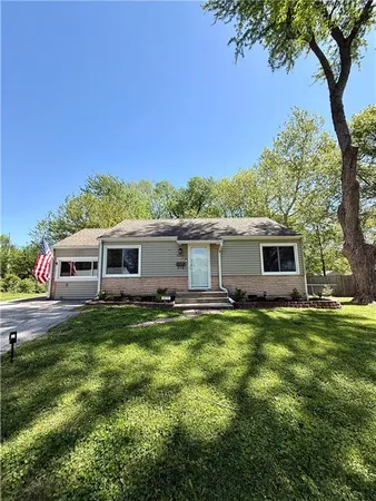 $299,000 | 8233 Woodward, Overland Park, KS 66204