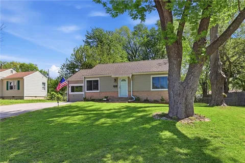 $289,000 | 8233 Woodward, Overland Park, KS 66204