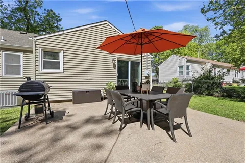 $289,000 | 8233 Woodward, Overland Park, KS 66204