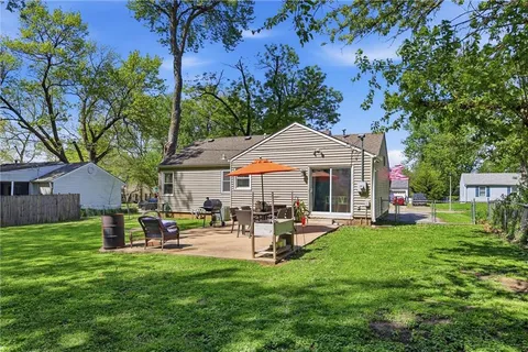 $289,000 | 8233 Woodward, Overland Park, KS 66204
