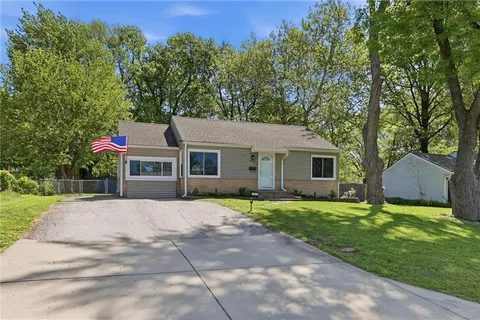 $289,000 | 8233 Woodward, Overland Park, KS 66204