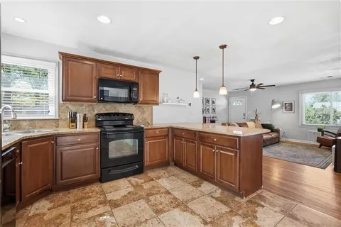 $289,000 | 8233 Woodward, Overland Park, KS 66204