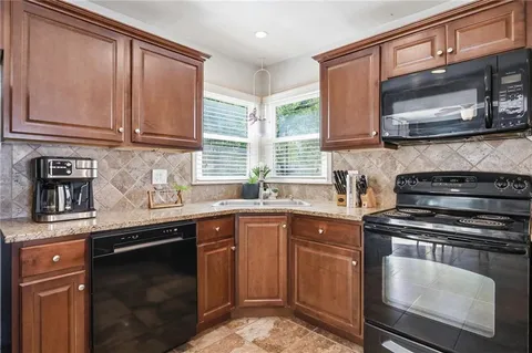 $289,000 | 8233 Woodward, Overland Park, KS 66204