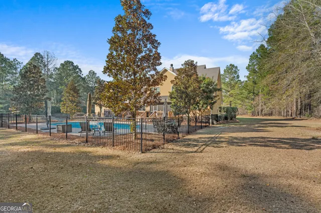 a house view with a outdoor space