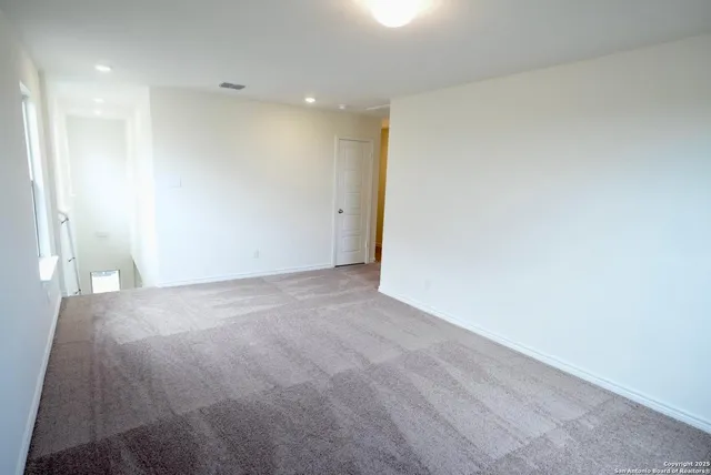 $2,100 | 7746 Canyon Wren, San Antonio, TX 78253