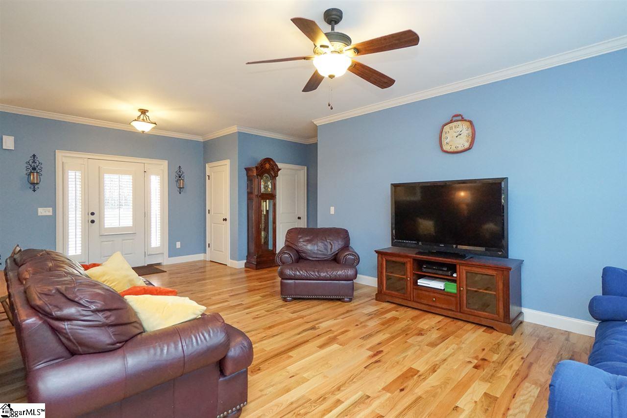4440 South King Road Greer, SC 29651 - Photo 7 of 25