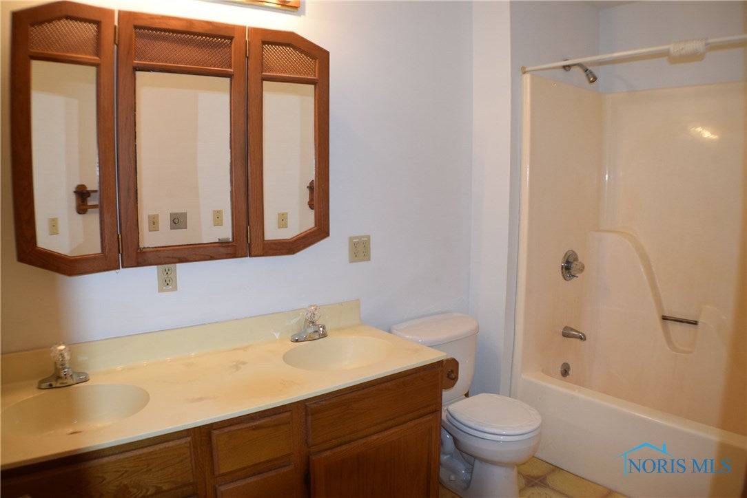 8801 Reitz Road Perrysburg, OH 43551 - Photo 14 of 35 Gallery Image 14