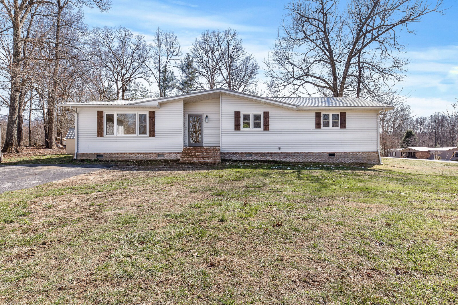 118 Rollins Road Sparta, TN 38583 - Photo 2 of 33 a house view with a garden space