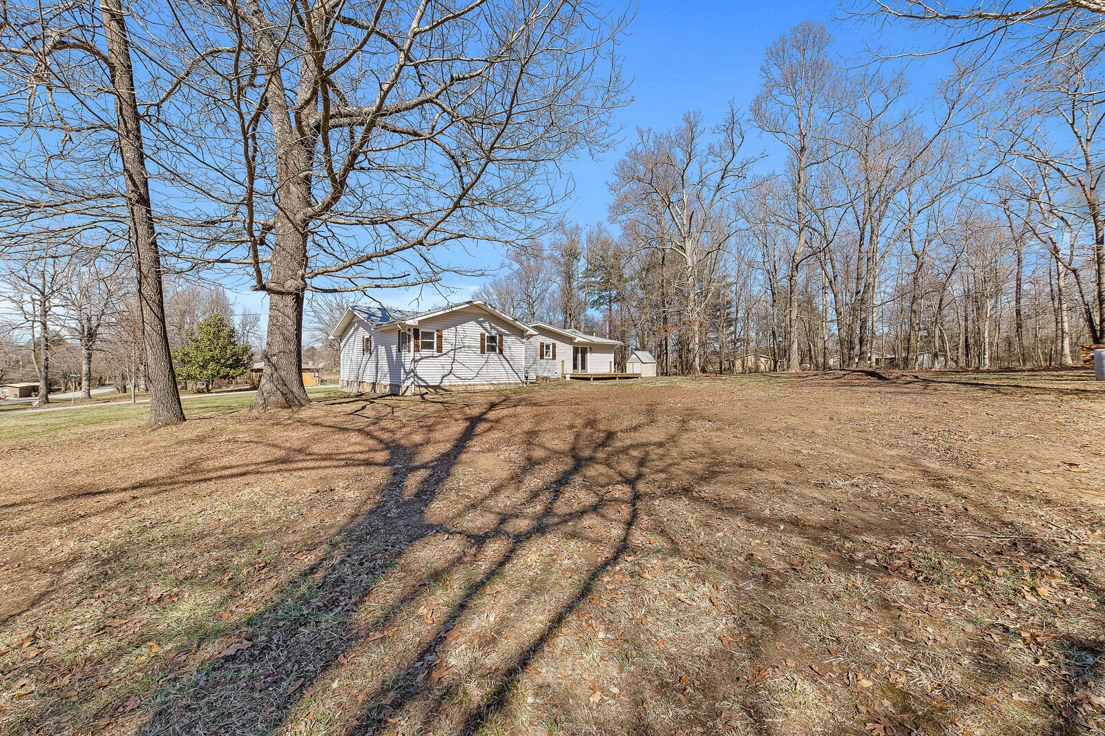 118 Rollins Road Sparta, TN 38583 - Photo 5 of 33 a view of dirt yard with a house