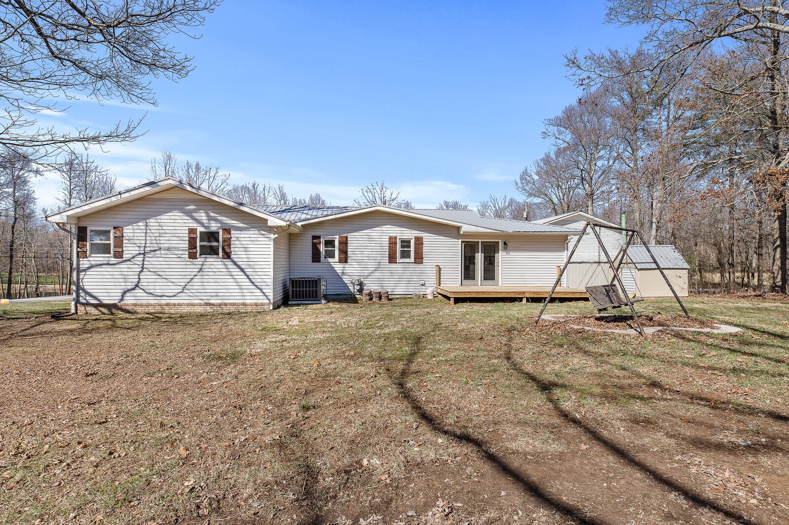 118 Rollins Road Sparta, TN 38583 - Photo 6 of 33 a view of a house with a snow on the wall