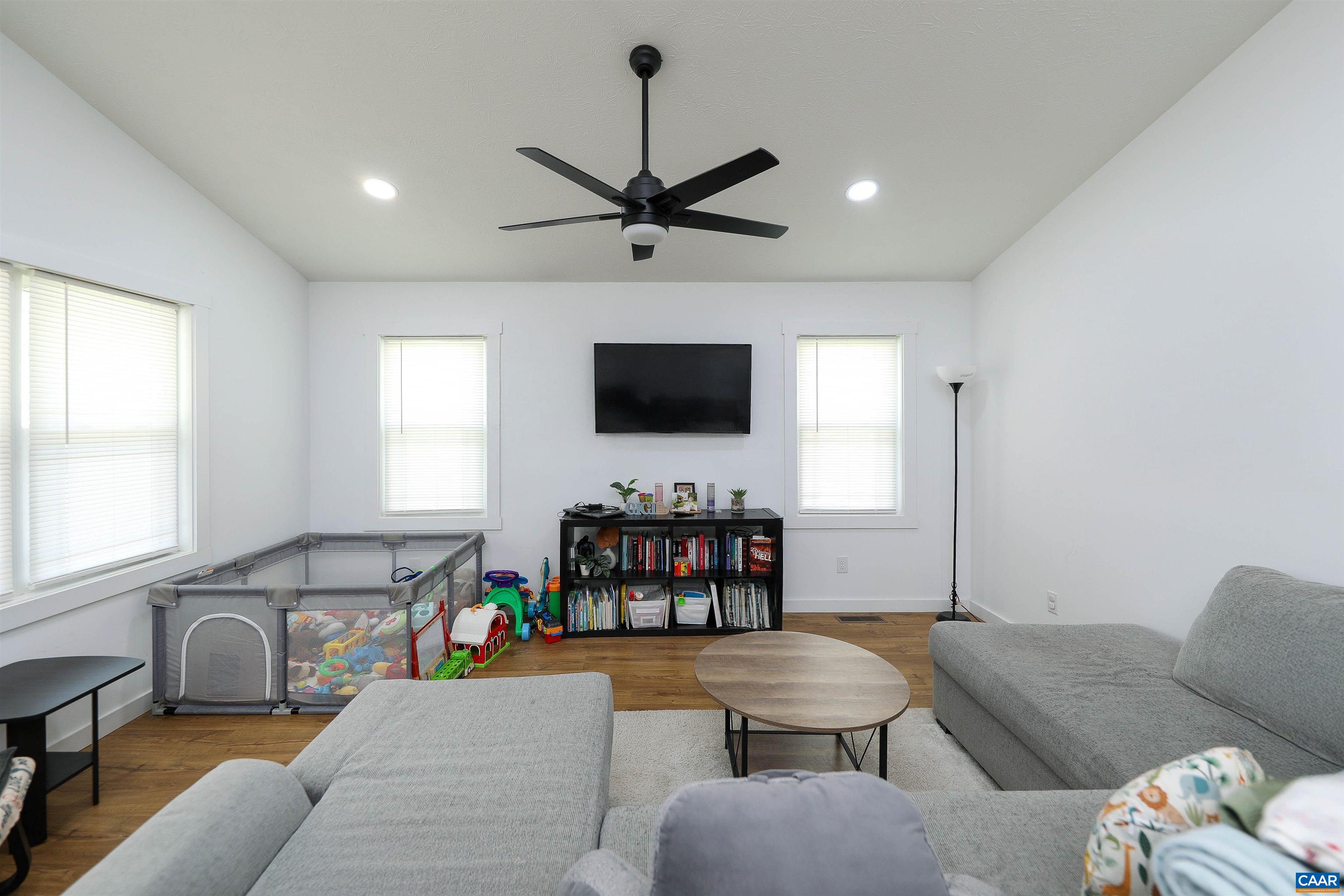 1015 Gardner Street Waynesboro, VA 22980 - Photo 3 of 35