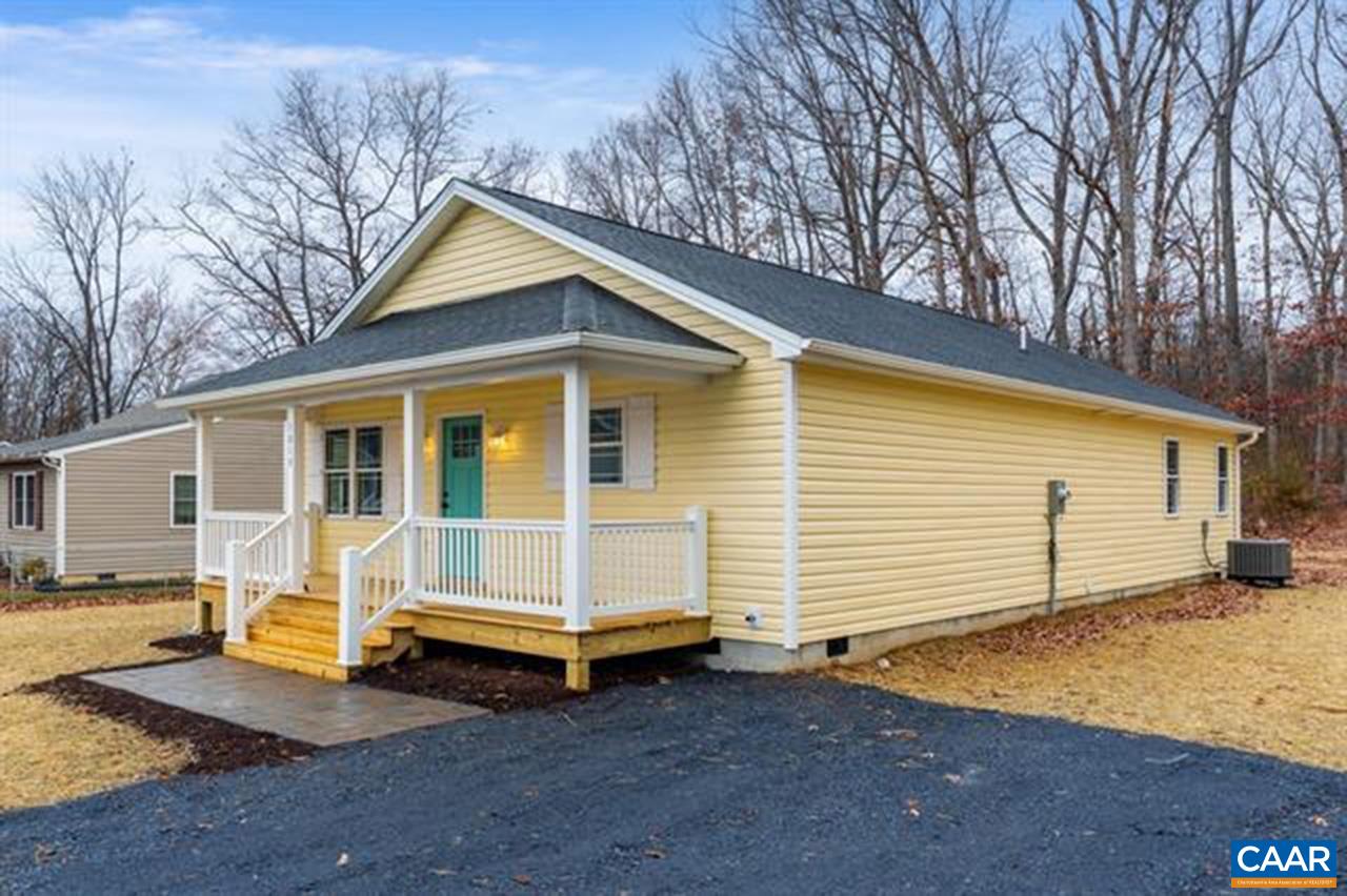 1015 Gardner Street Waynesboro, VA 22980 - Photo 6 of 35