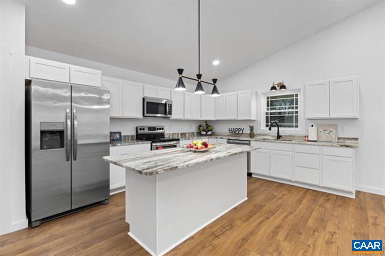 1015 Gardner Street Waynesboro, VA 22980 - Photo 9 of 35