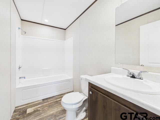 7191 Stella Street Murchison, TX 75778 - Photo 20 of 32 a bathroom with a sink and a mirror