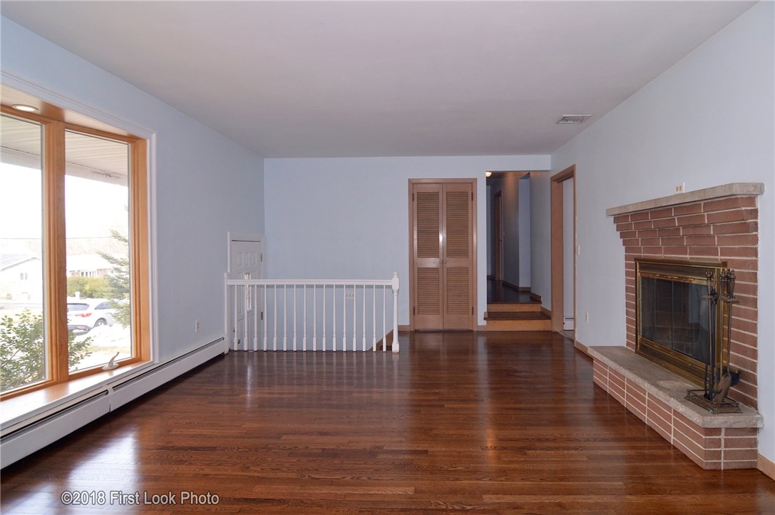 7 Appletown Road Smithfield, RI 02828 - Photo 3 of 30 Gallery Image 3