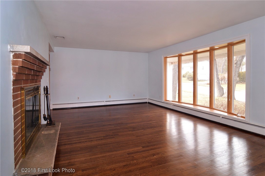 7 Appletown Road Smithfield, RI 02828 - Photo 4 of 30 Gallery Image 4