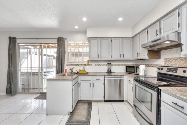 $1,600 | 5837 West Sunforest Drive, Houston, TX 77092