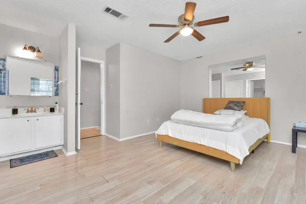 $1,600 | 5837 West Sunforest Drive, Houston, TX 77092