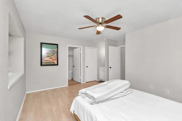 $1,600 | 5837 West Sunforest Drive, Houston, TX 77092